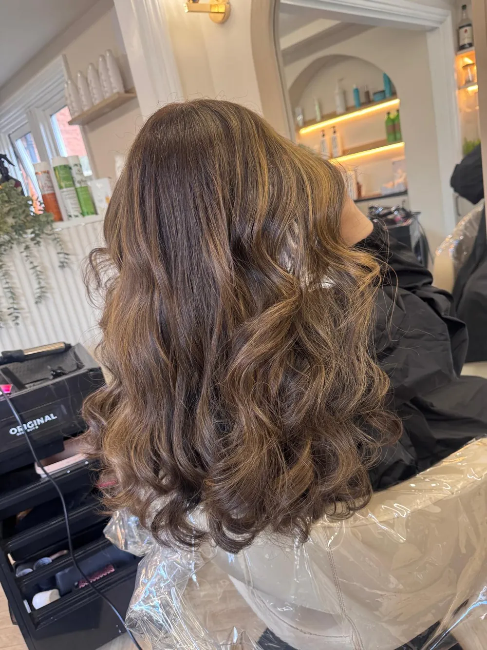 Voluminous brunette blow-dry with big, bouncy curls