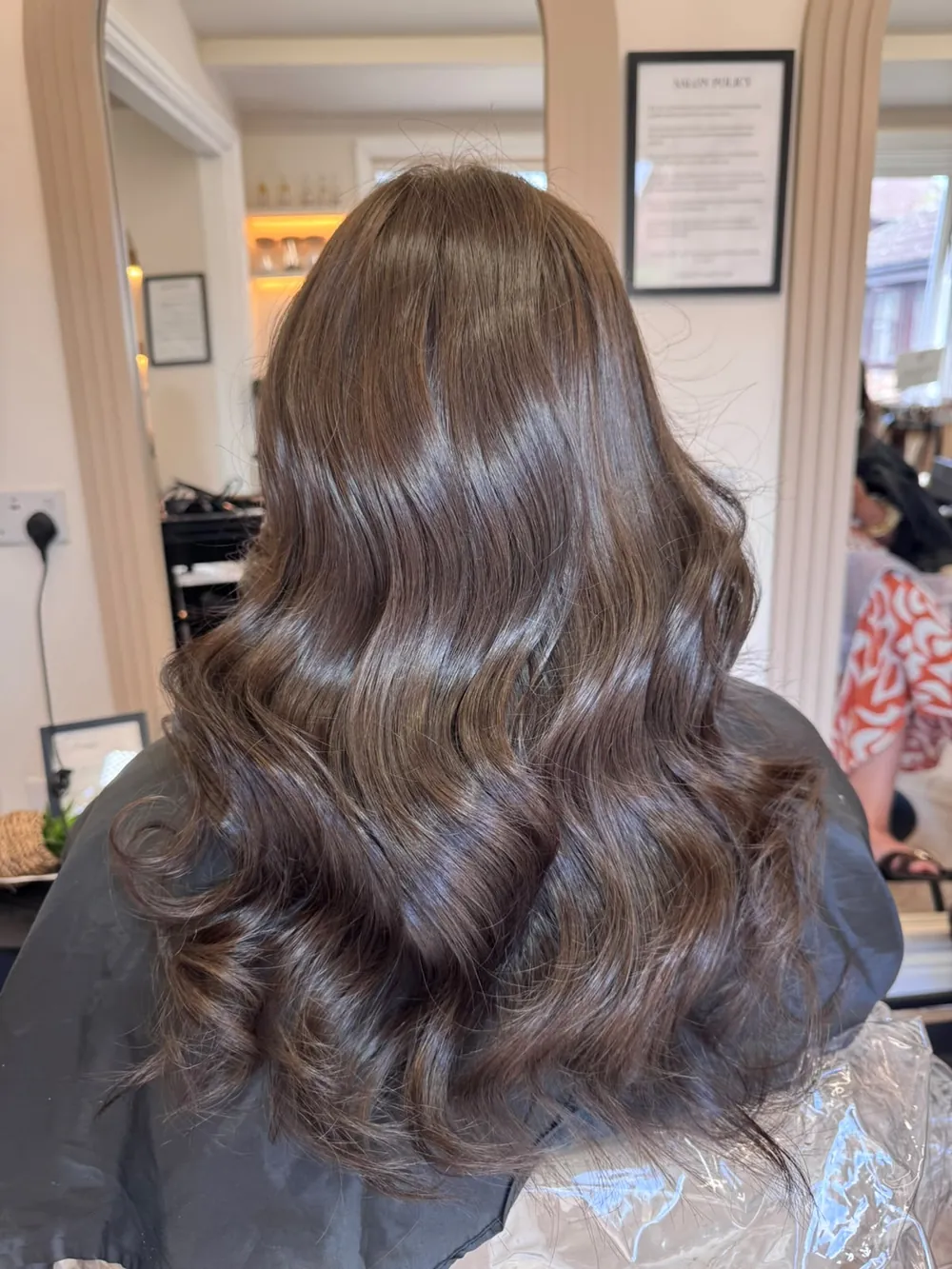 Rich chocolate-brown tint with glossy curls